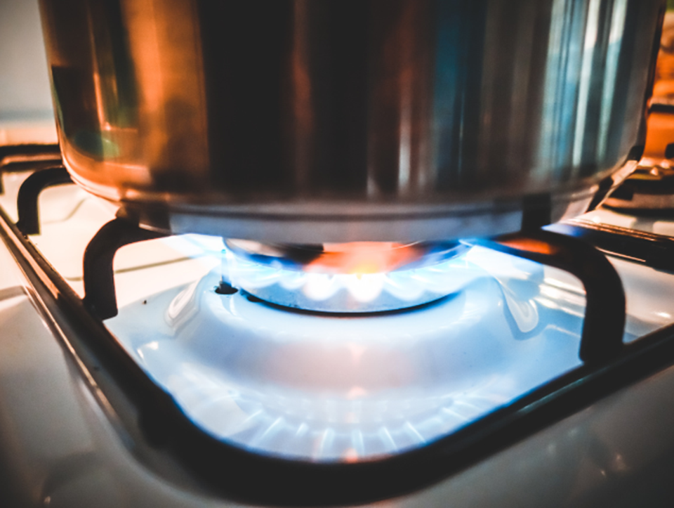 Comment faire si ma gazinière noircit mes casseroles